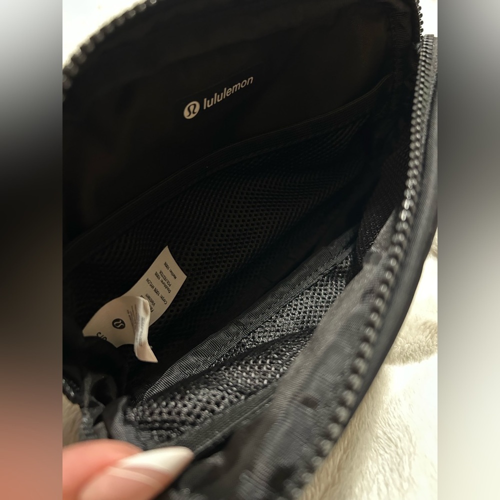 lululemon athletica Black Belt Bag - Picture 4 of 6